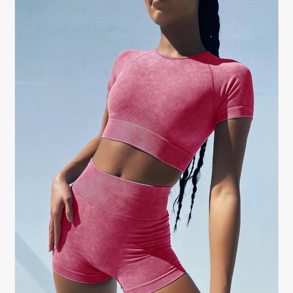 NWT Pink Seamless Workout Set